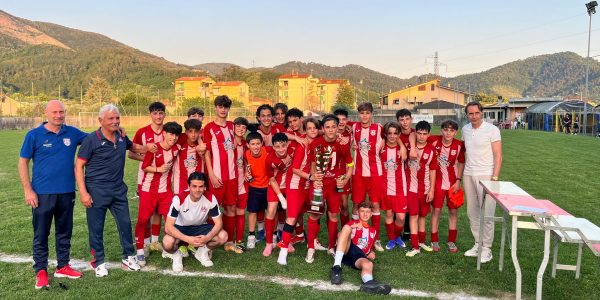 Premiazione Torneo Maggio Biancorosso-Memorial D. Rovetti - Categoria Giovanissimi B 2012